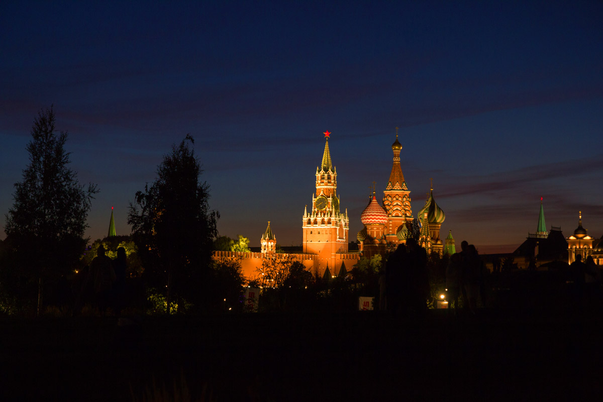 Ламповый вечер у Кремля