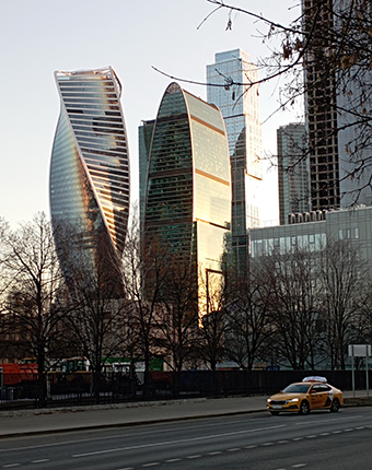 Москва. СИТИ в лучах солнца