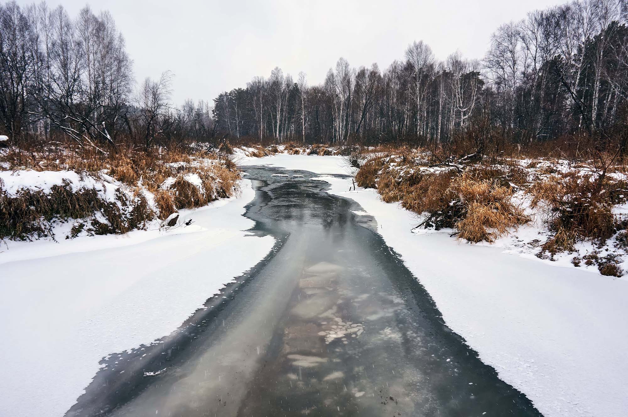 Не сдается река 