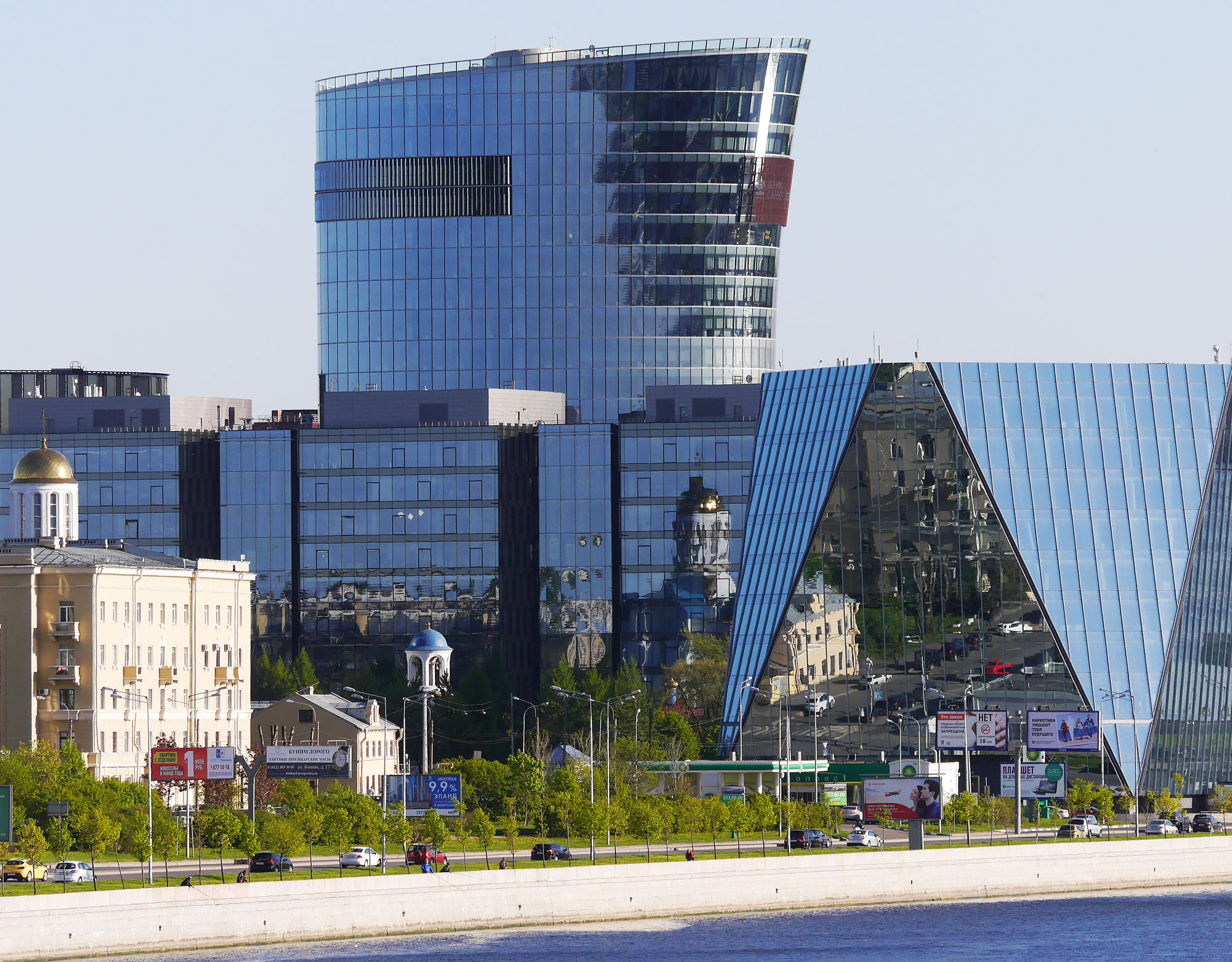 Вид с Большеохтинского моста