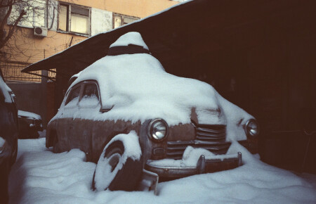 В снегу
