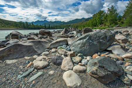 Горный Алтай. Камни у реки.