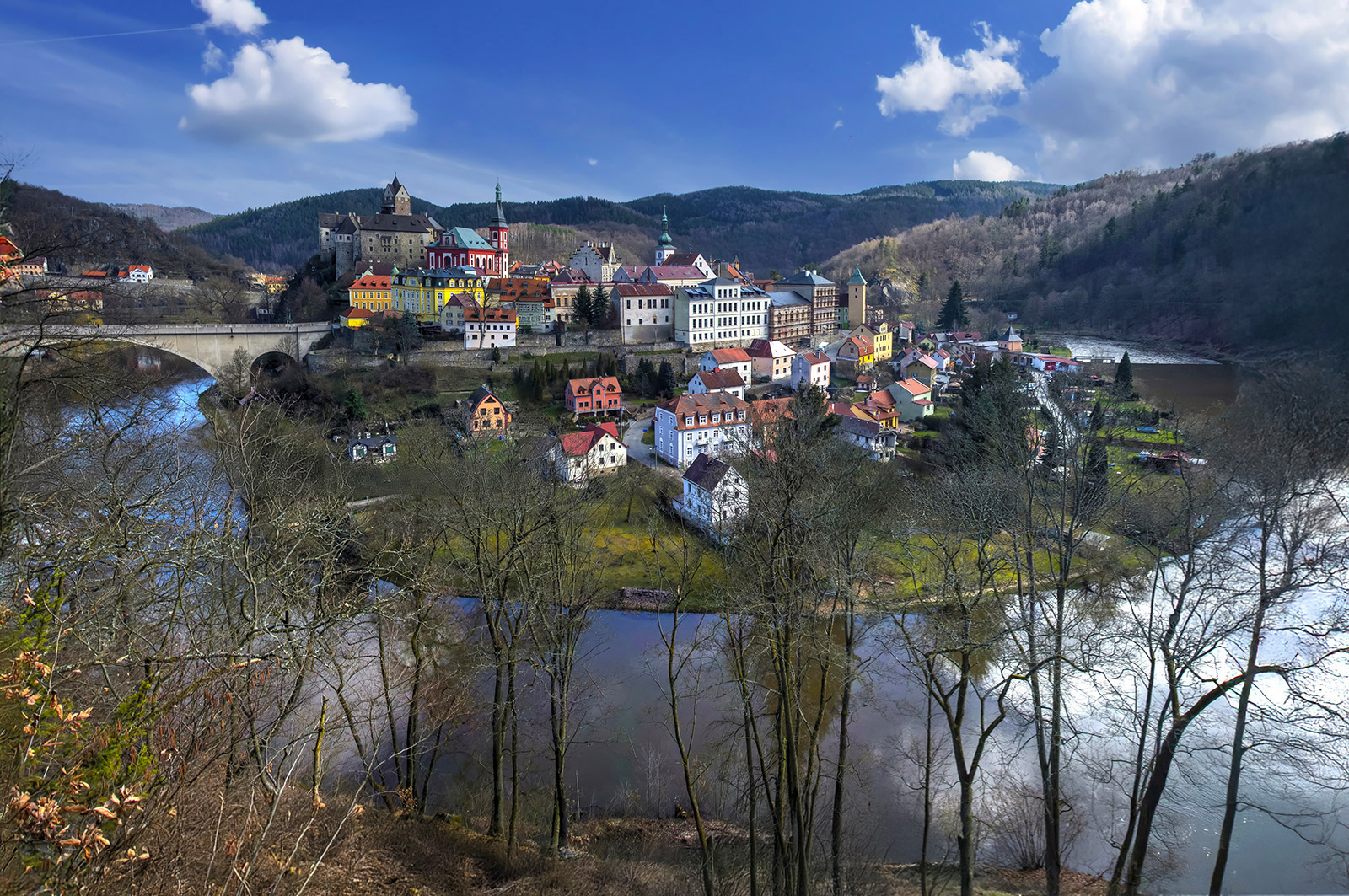 Весна в игрушечном городке.