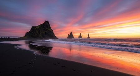 Рассвет над Рейнисдрангаром