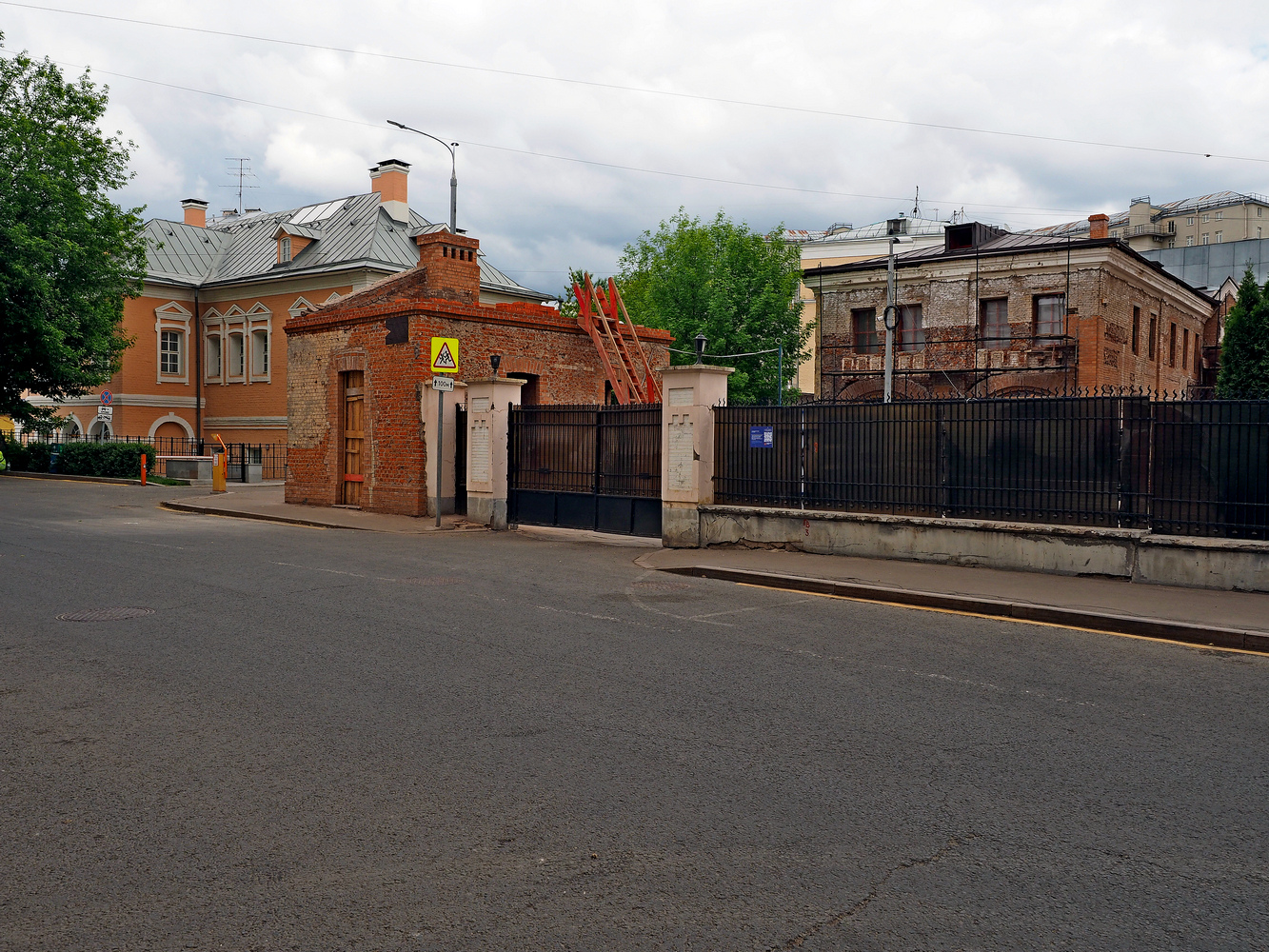 Колпачный переулок