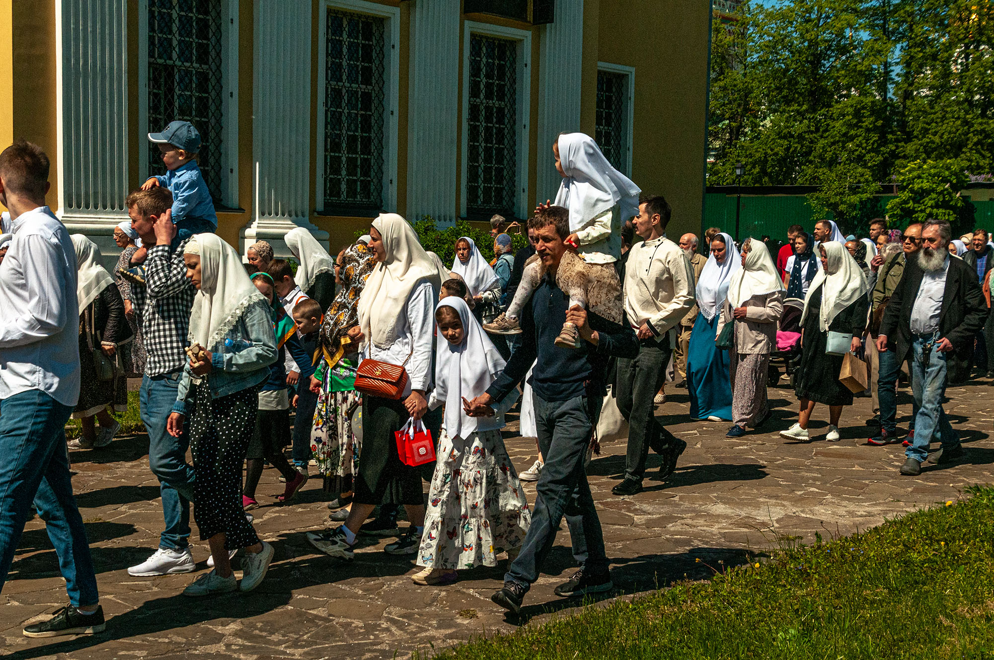 Крестный ход в праздник Жен Мироносиц, в на Рогожке.