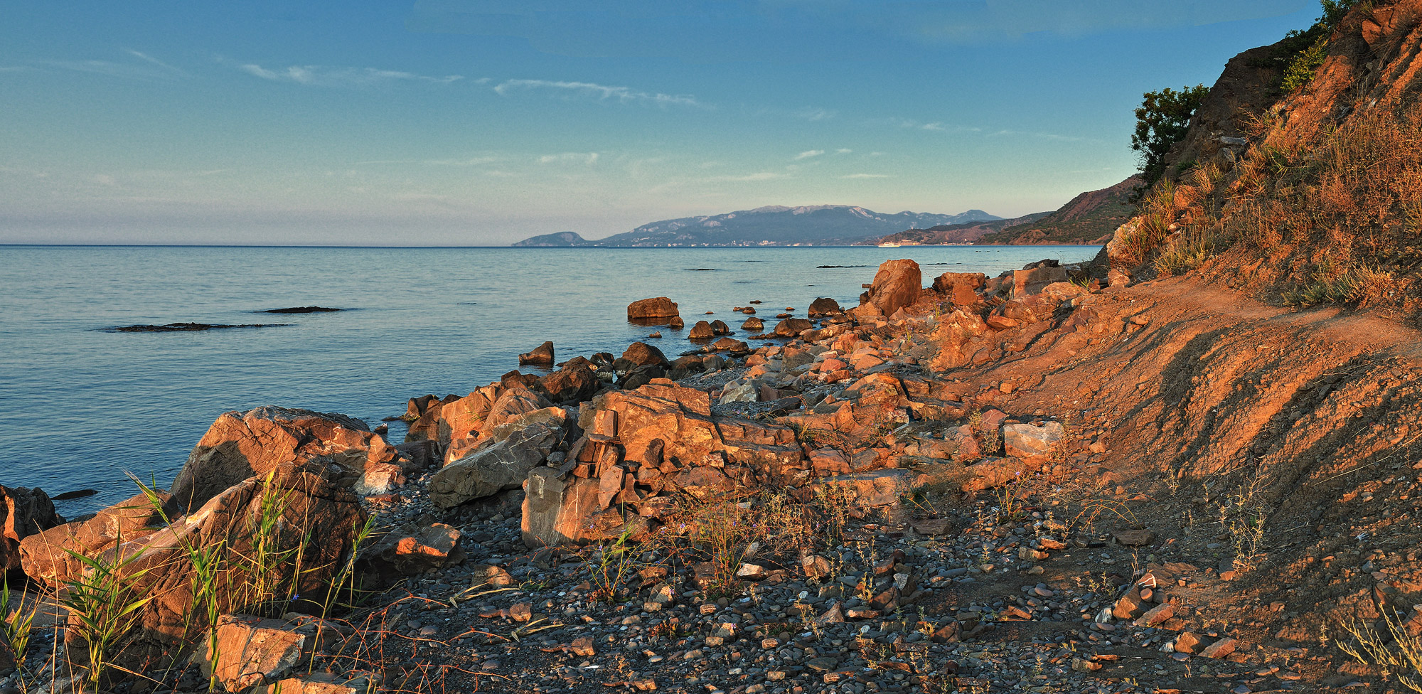 Тропинки вдоль моря.