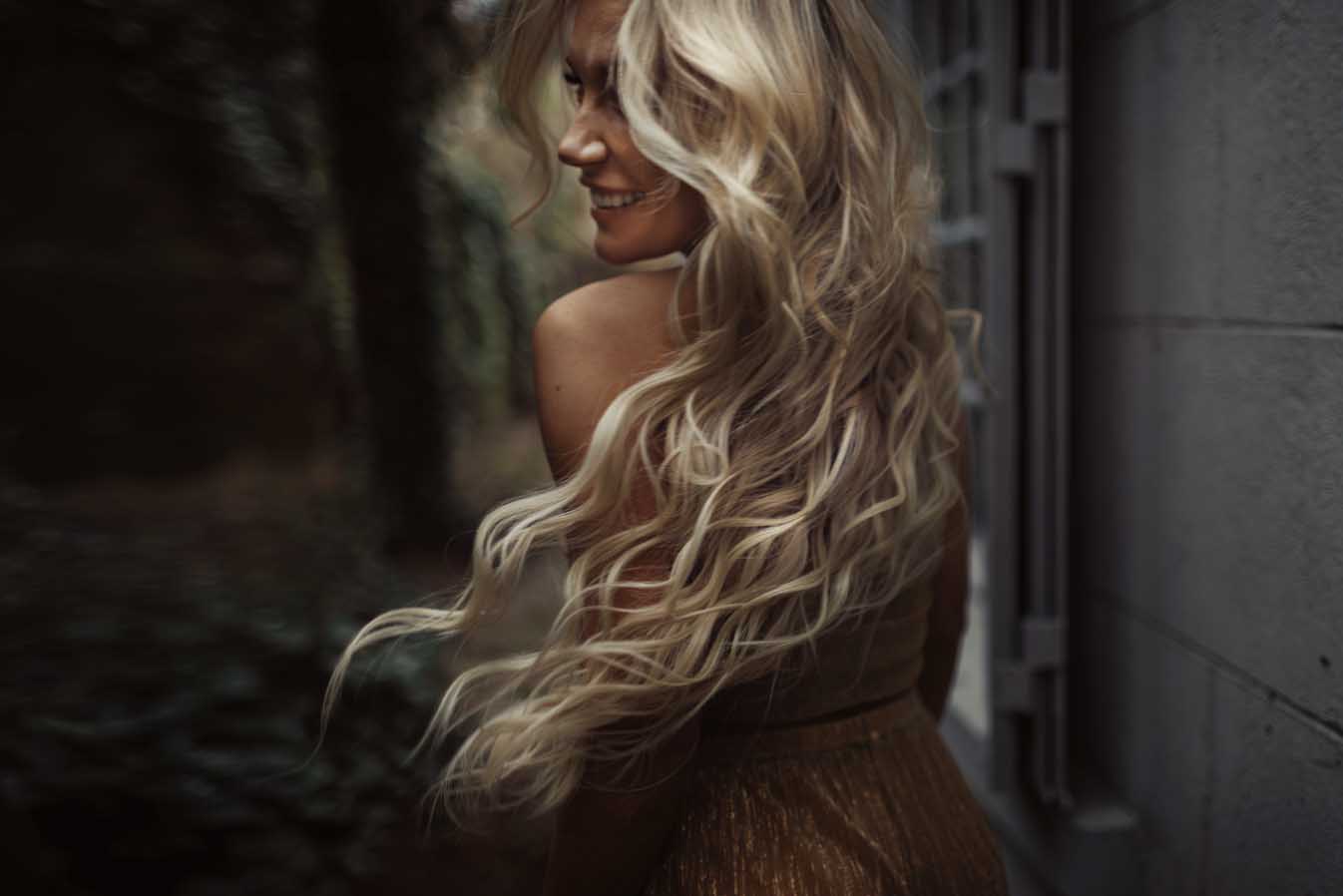 #001