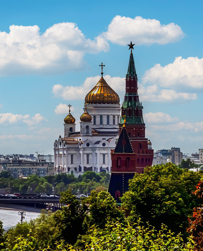 Москва. Кремль и Храм Христа Спасителя.
