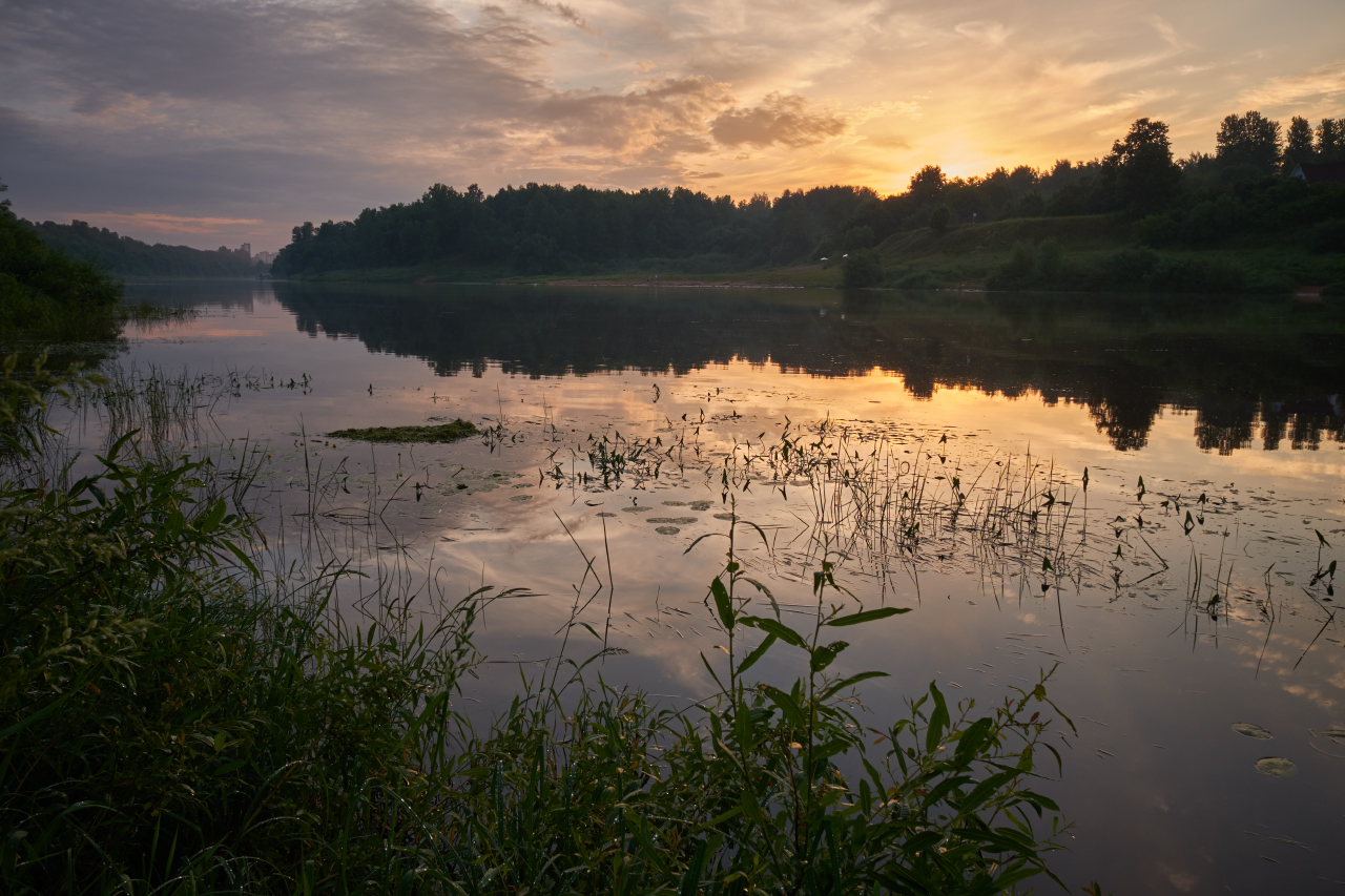 Закат на реке 2