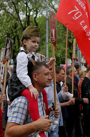 На параде..