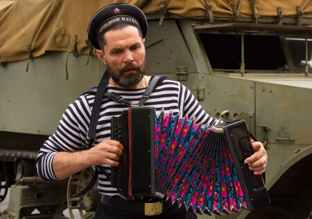 Играй и душу согревай!