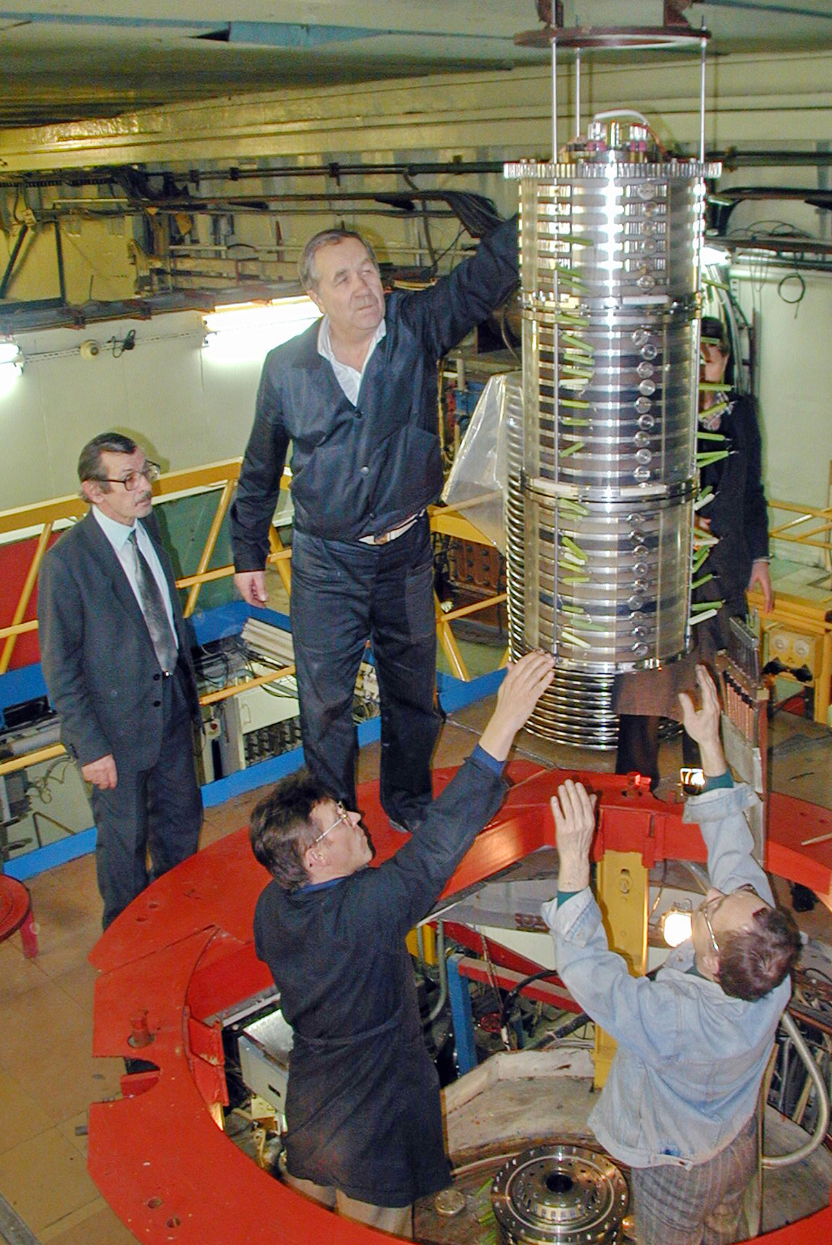Сборка ускорителя электронов-3