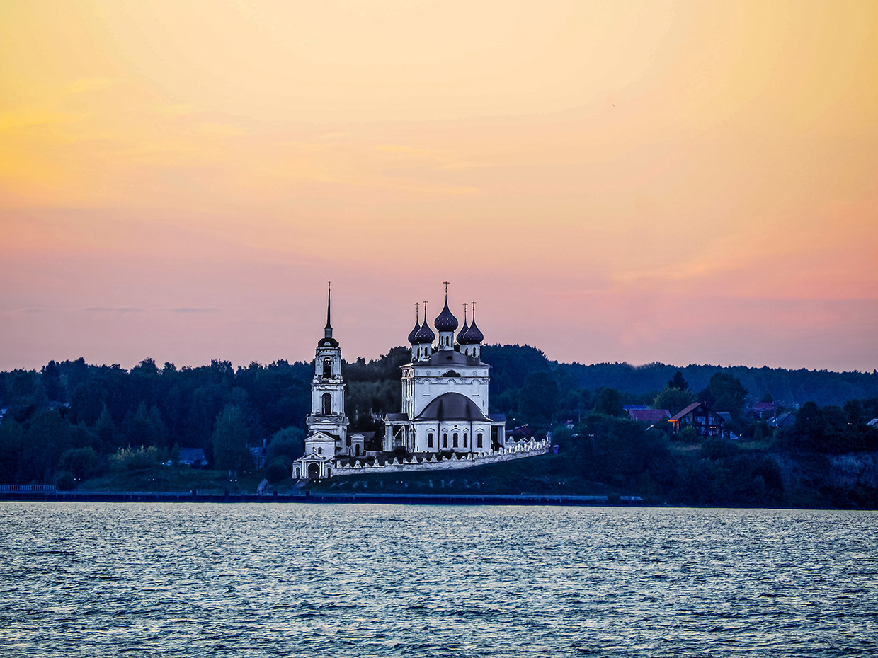 Церковь Рождества Пресвятой Богородицы в Катунках. Горьковское водохранилище.