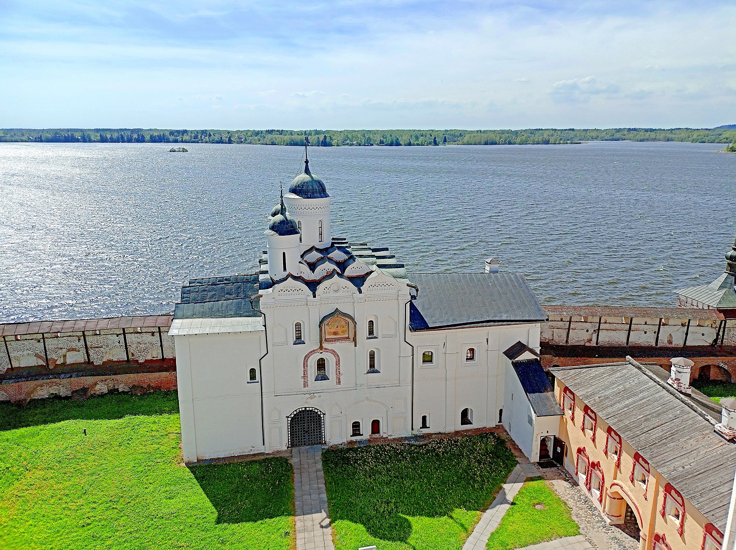Надвратная церковь Преображения Господня с Водяными воротами 