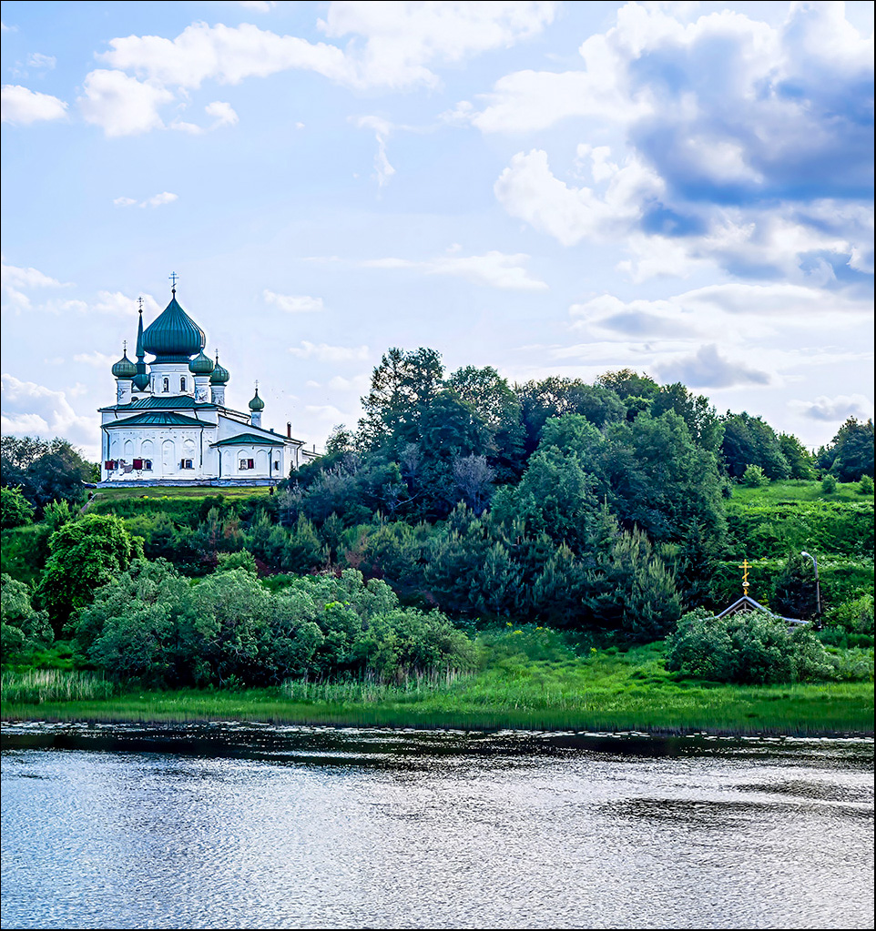 Храм Рождества Христова в Старой Ладоге на Малышевой горе.