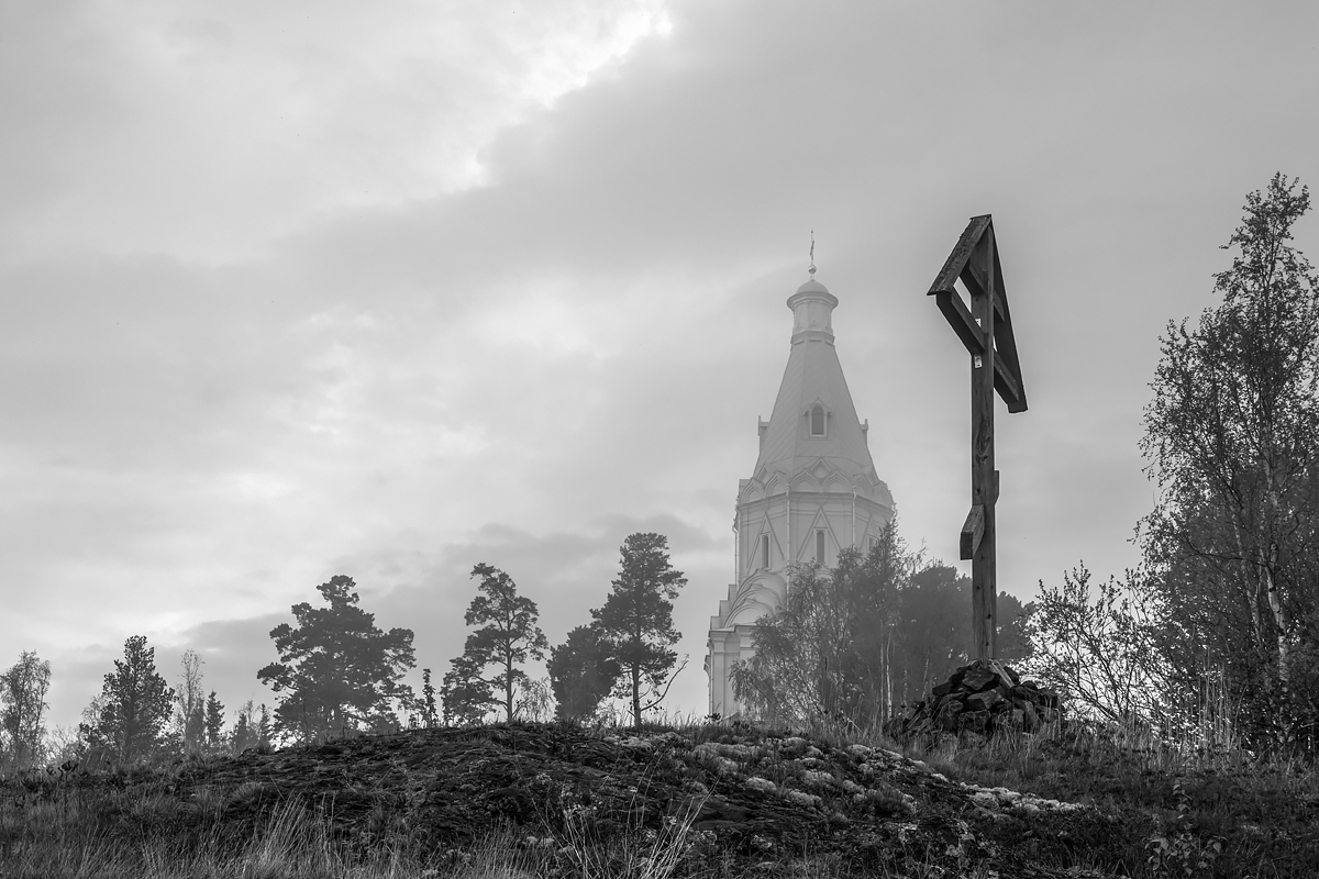 Авраамиевский скит Валаамского монастыря в тумане