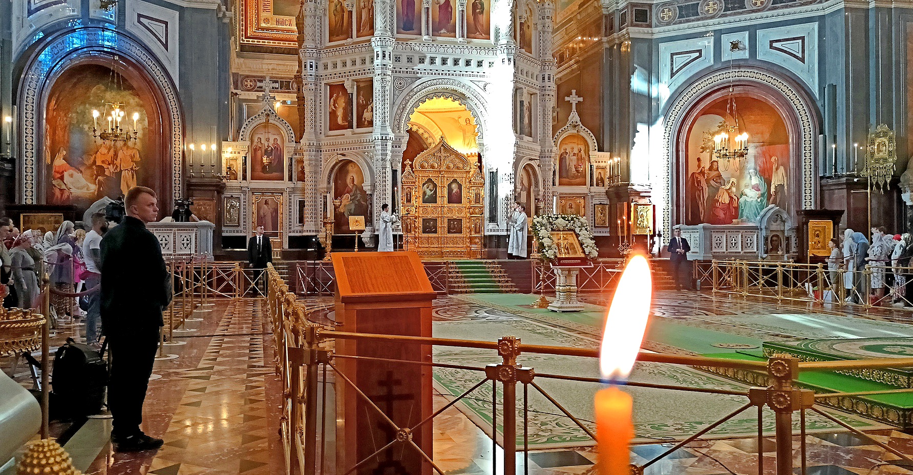 В храме Христа Спасителя