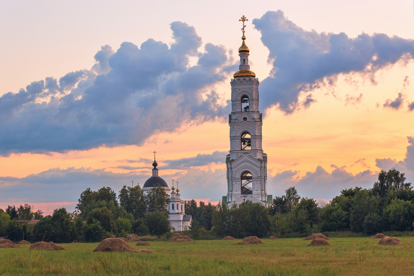 Колокольня с крыльями 