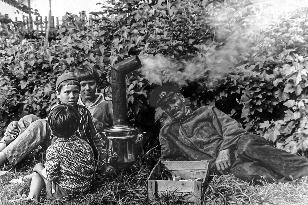 У самовара все, кроме Маши и меня