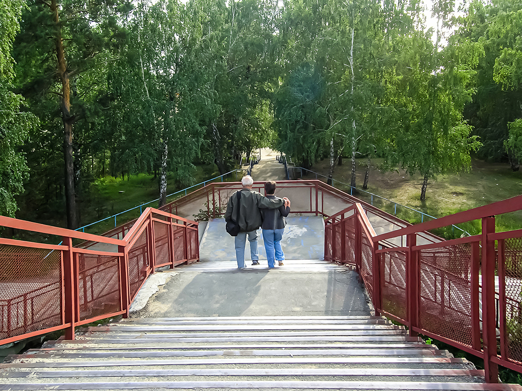 Вниз по лестнице, ведущей к морю