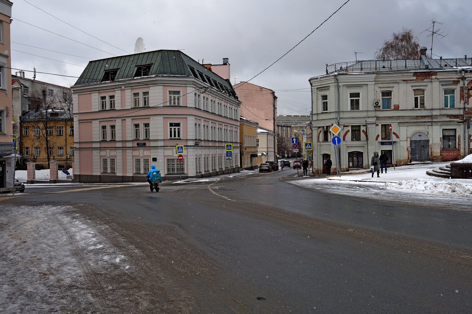 Подколокольный переулок