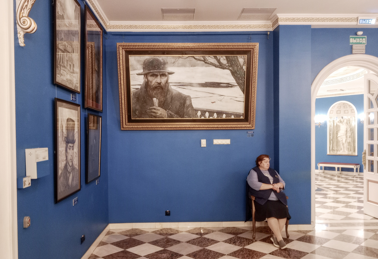 В музее