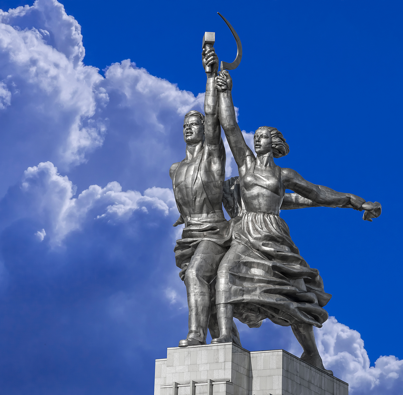 Рабочий и колхозница 