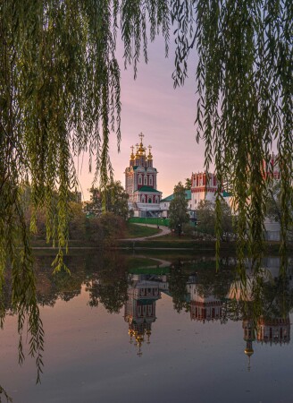 В первых лучах солнца. Новодевичий Ставропигиальный женский монастырь, Москва