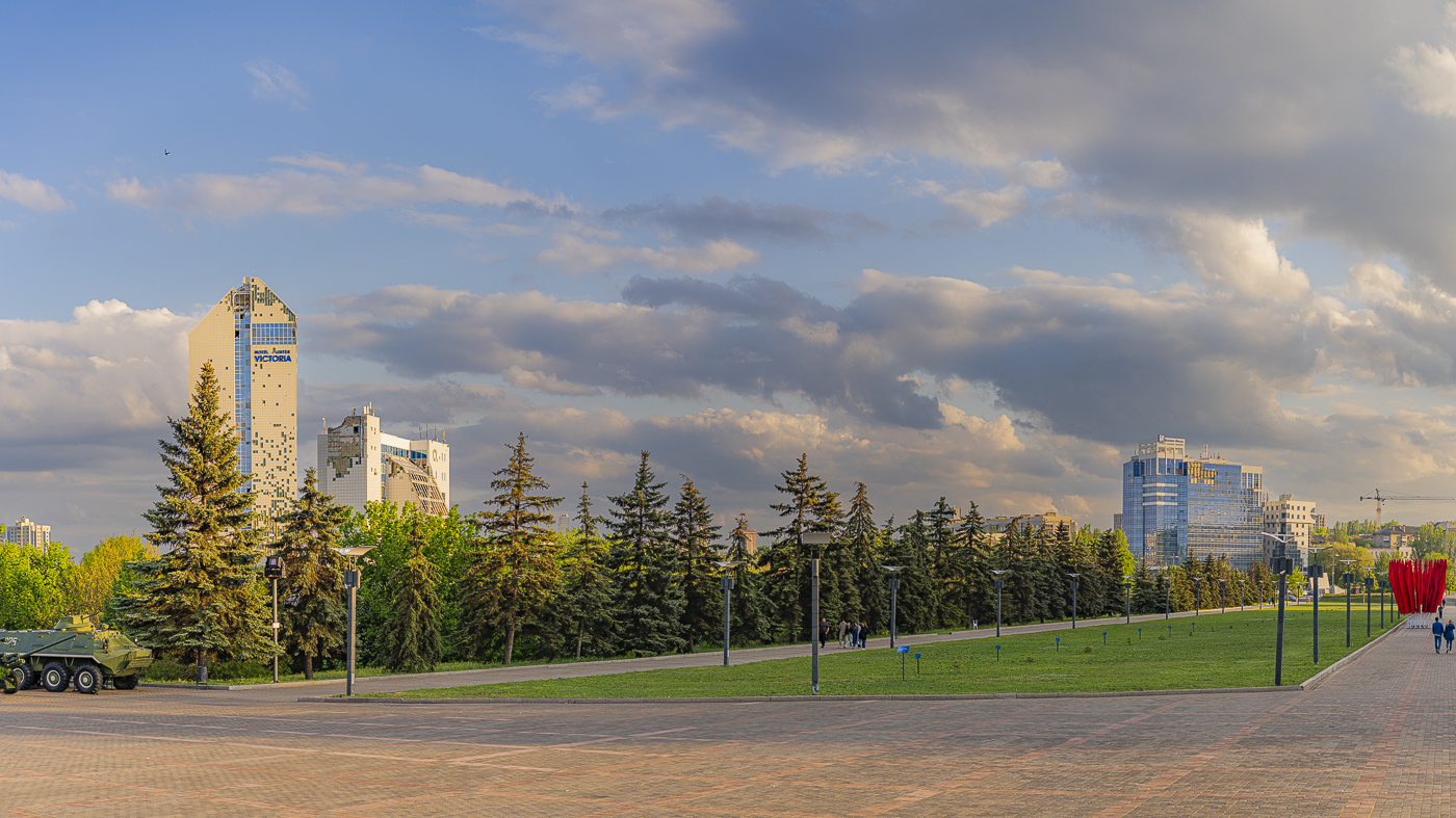 По городу