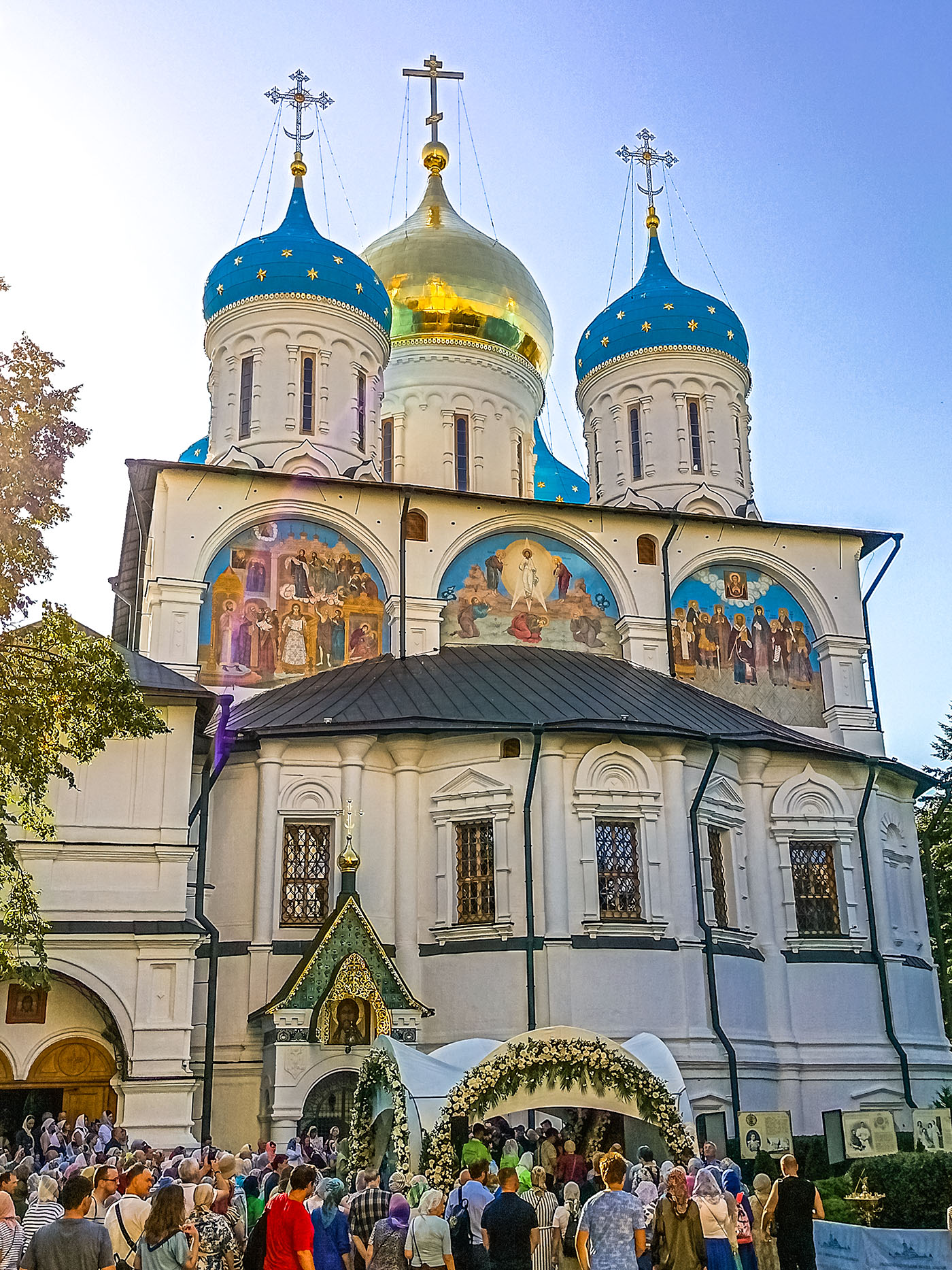 Акафист Пресвятой Богородицы.
