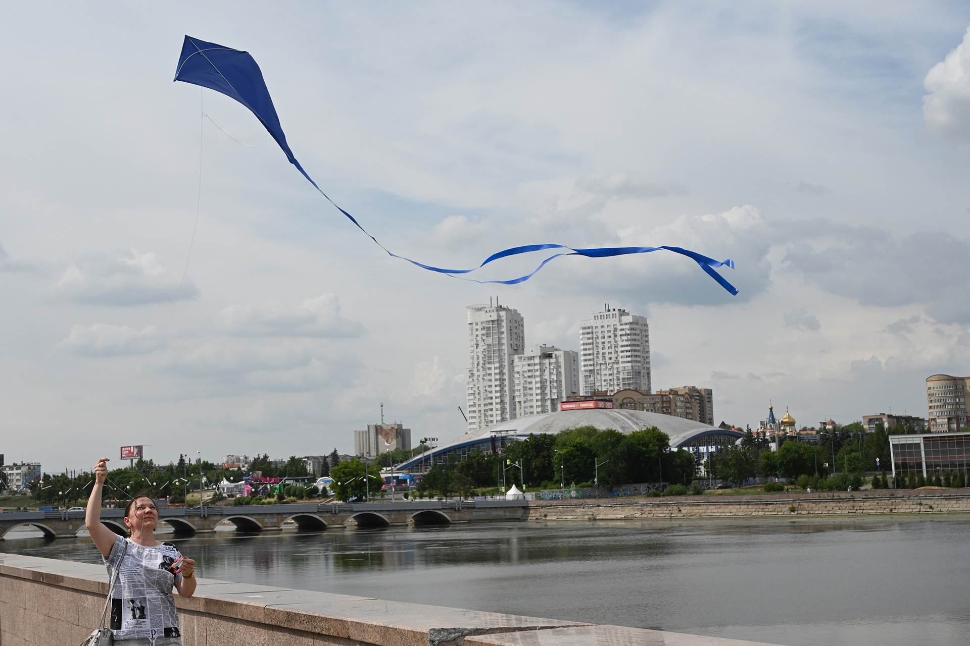 Воздушный змей над городом