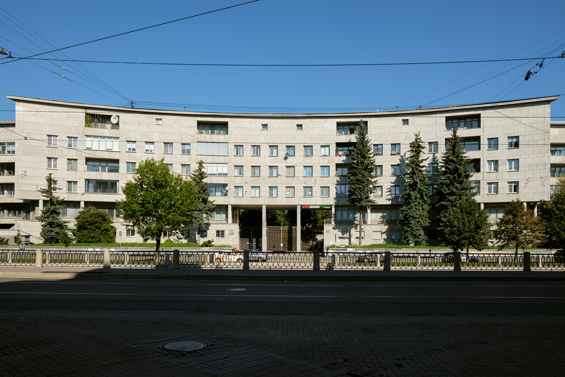 Питер. Первый жилой дом Ленсовета
