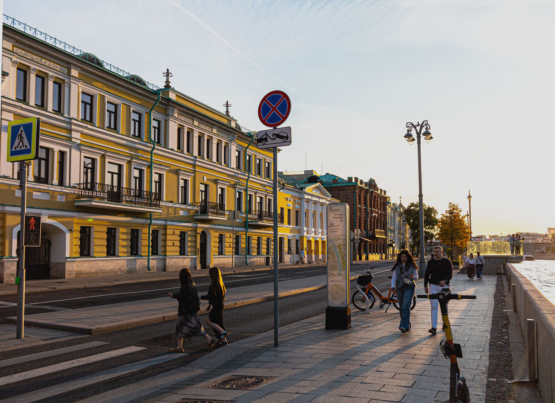 Кадашевская набережная.