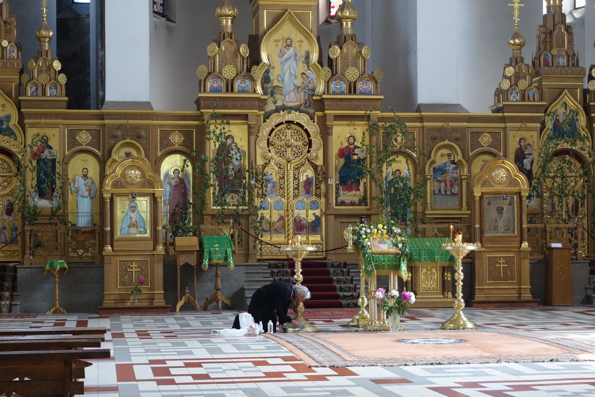В храме. №2.