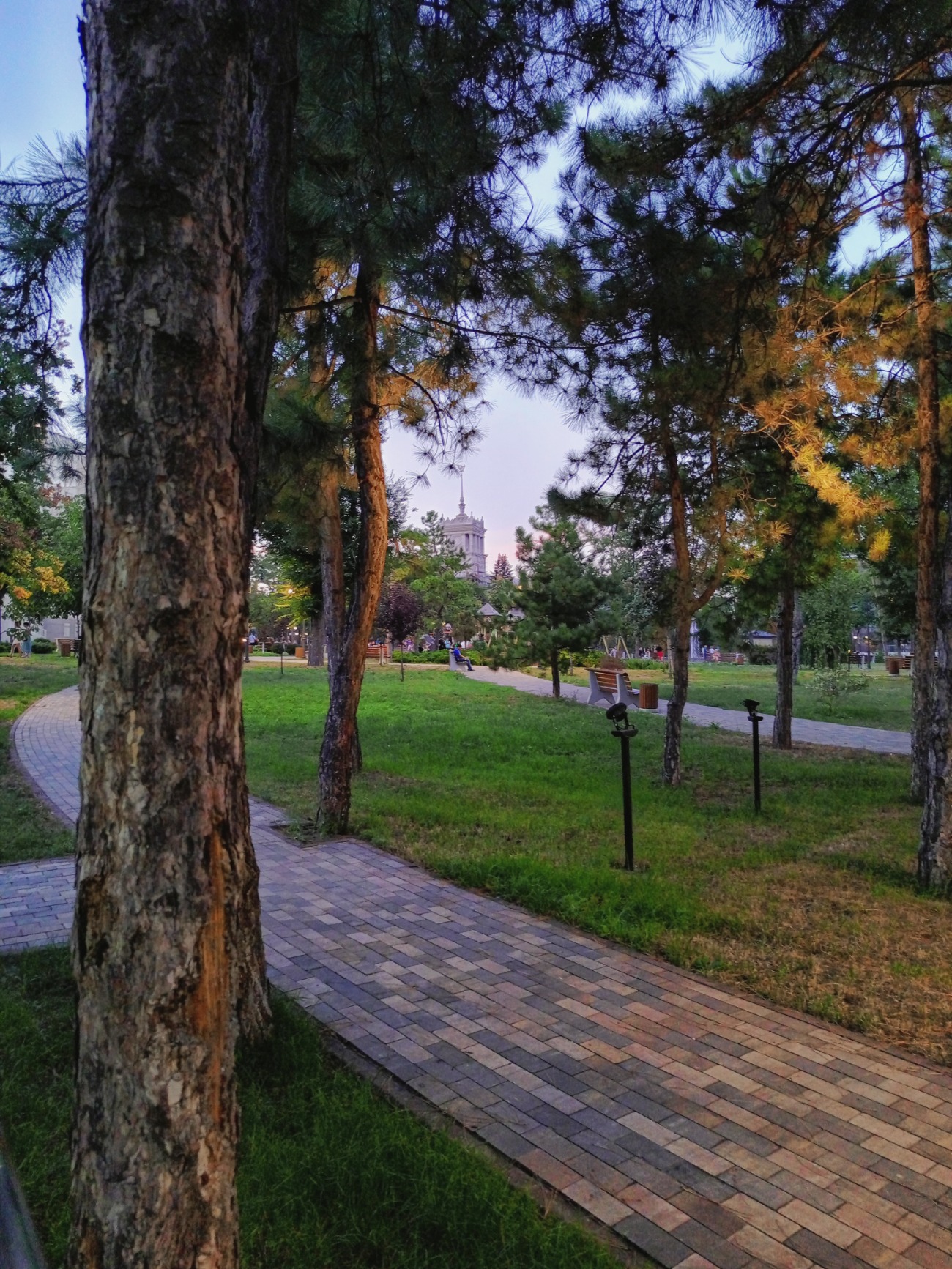 Дорожка в уютный вечер