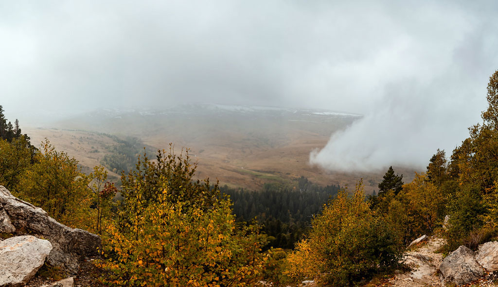 Туманно-осеннее Лаго-Наки. Адыгея. 
