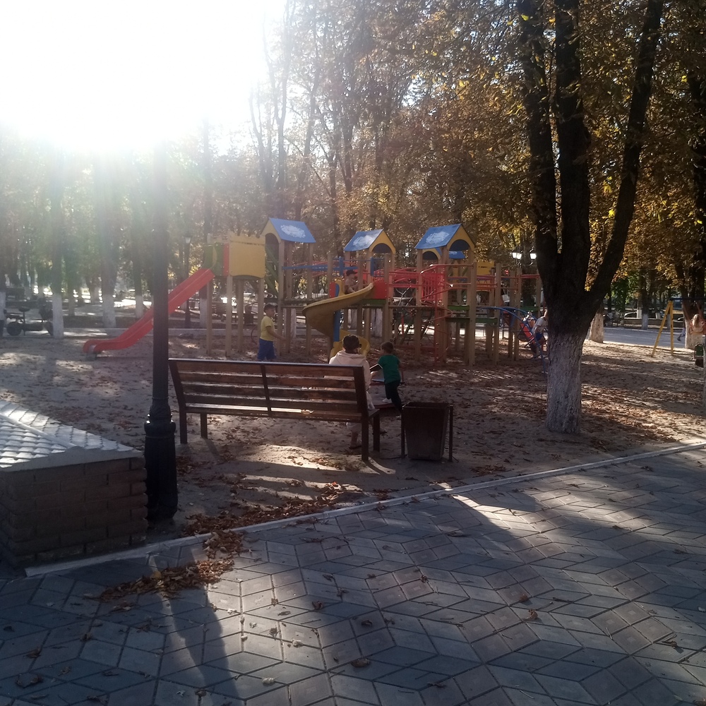 парк В.Жоги детская площадка г. Волноваха