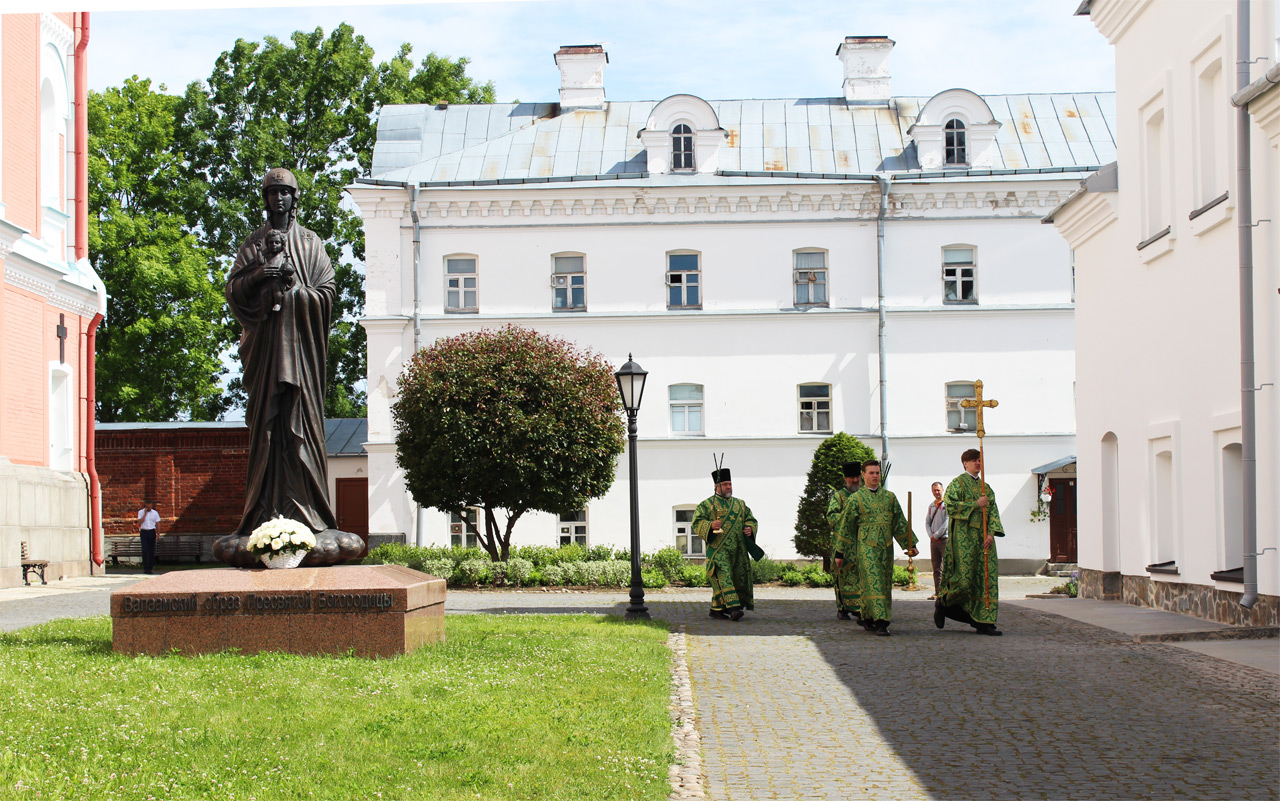 Валаамский Спасо-Преображенский монастырь. Памятник Божьей Матери