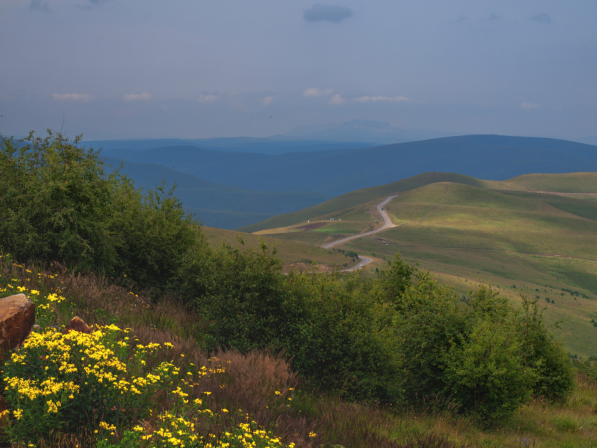 В горах