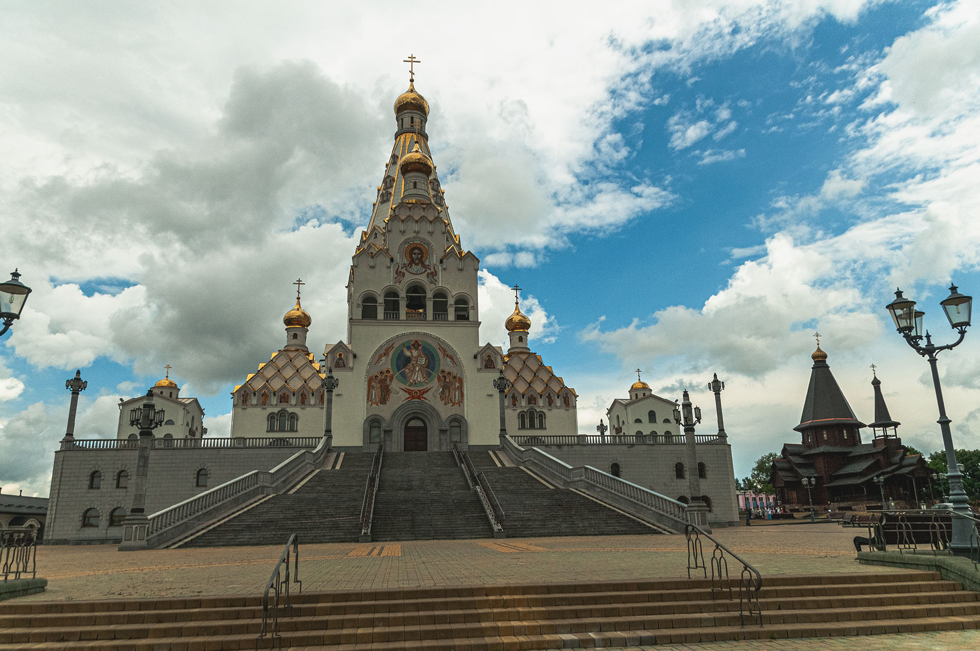 Храм-памятник Всех Святых в Минске.