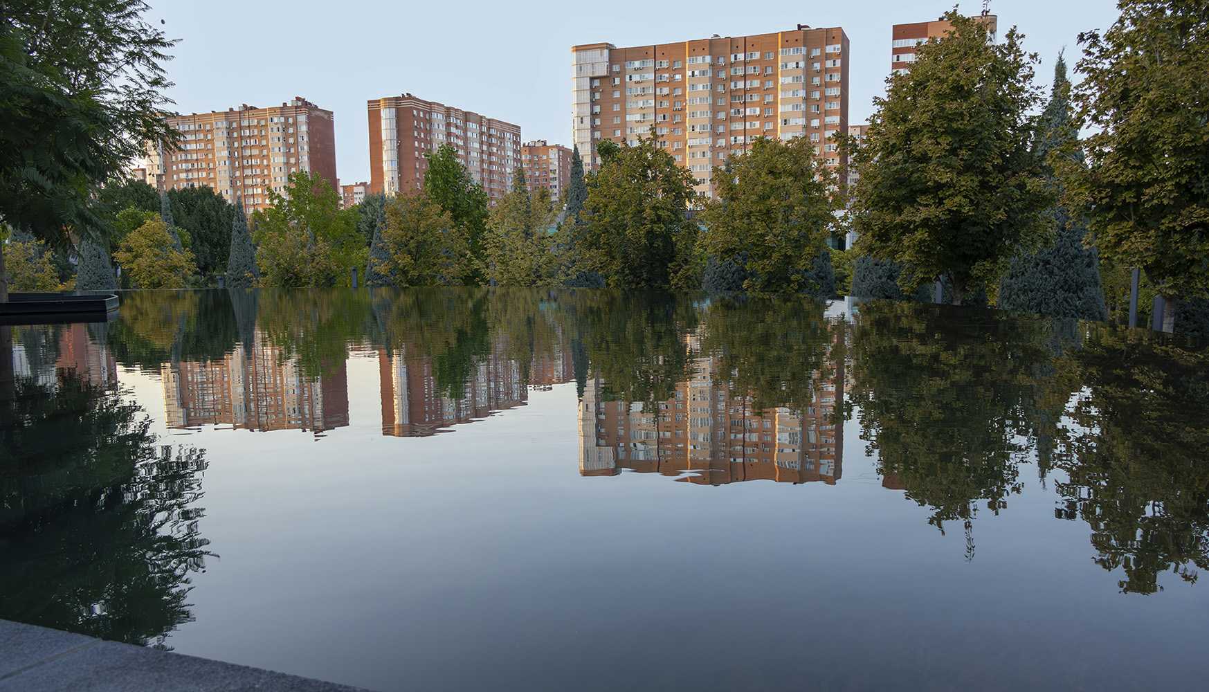 город