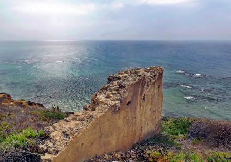 Остаток крепости крестоносцев Аполлония на побережье средиземного моря