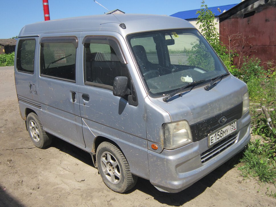 Семиместный компактвэн Subaru Exiga