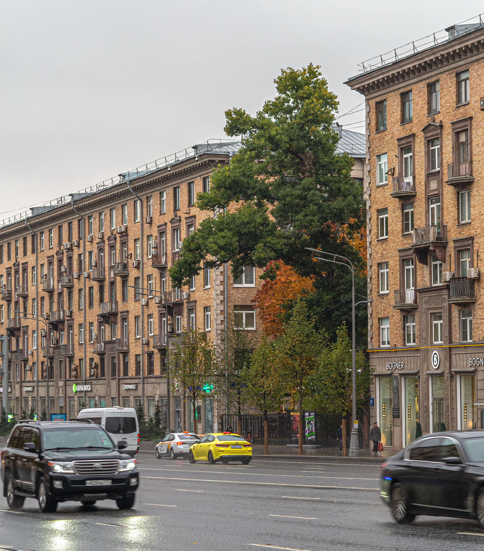 Под крышей.