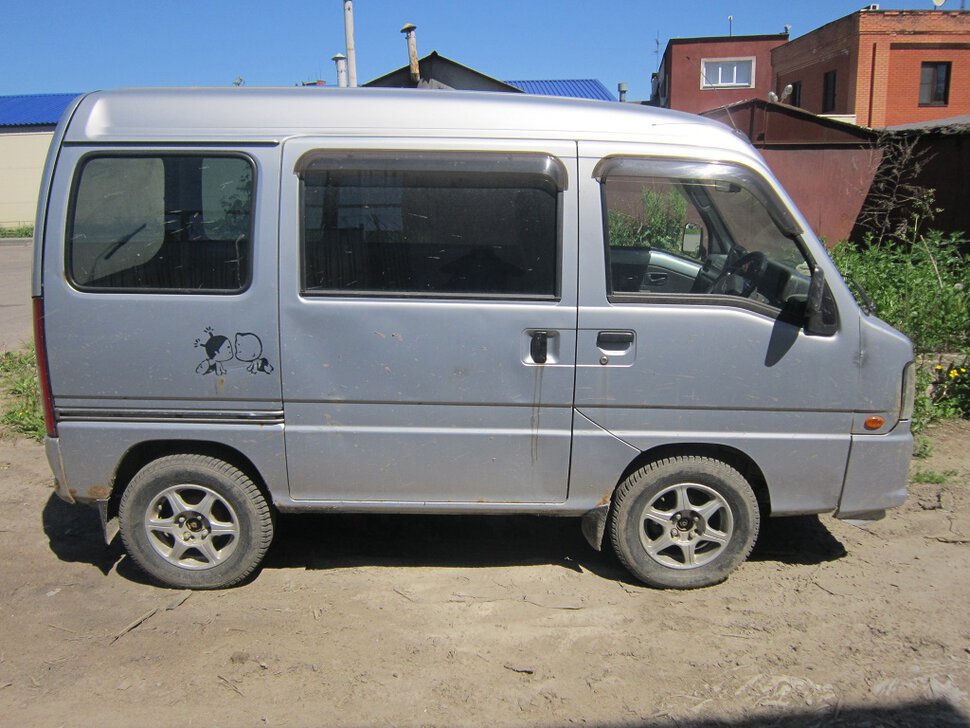 Семиместный компактвэн Subaru Exiga