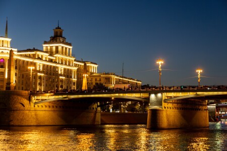 Вид с Ростовской набережной на Бородинский мост