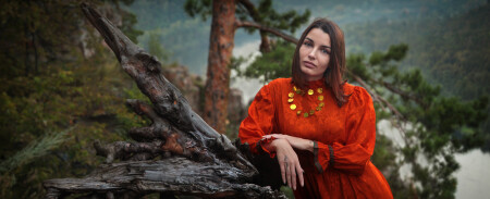 В корягу превратила соперницу свою.