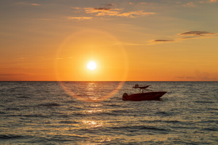 Закат на Кароне