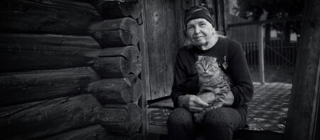 Сказывает сказки мне кот ученый.